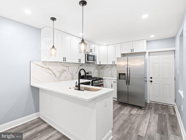 Building Photo - 2075 Bellmore St