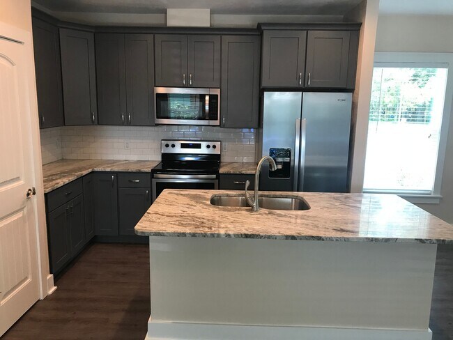 Building Photo - Newly Constructed Luxury 4 Bed / 4 Bath Bungalow Cottage with Extra Room and Bathroom