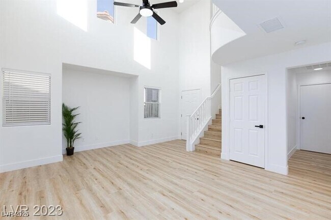 Building Photo - 971 Grand Cerritos Ave