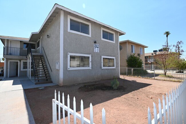Building Photo - 2 Bedroom Apartment -Las Vegas -NO PETS -1...