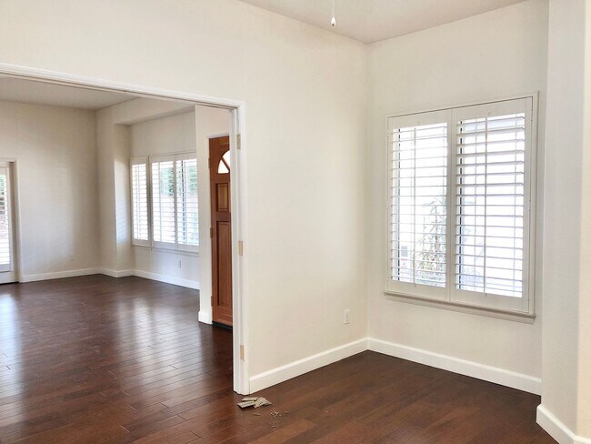Building Photo - Wonderful Single Story Home, Quiet Neighbo...