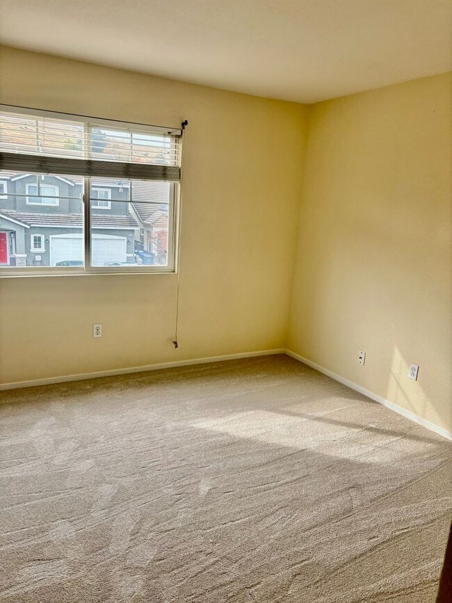 Building Photo - Great Neighborhood- Large 5 bed 3 bath home in San Marcos area in Pittsburg!