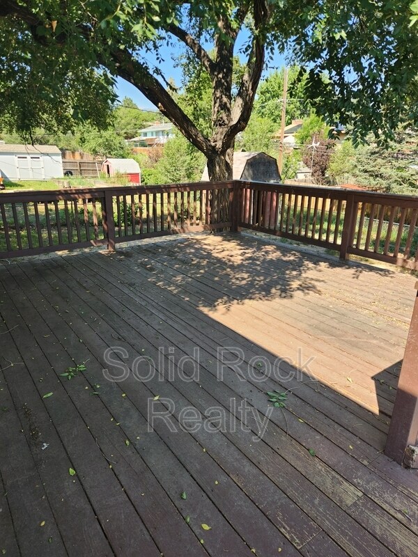Building Photo - 1618 Shasta Dr