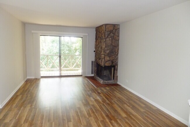 Building Photo - 905 Knottingham Dr