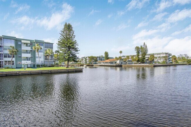 Building Photo - 2775 Taft St