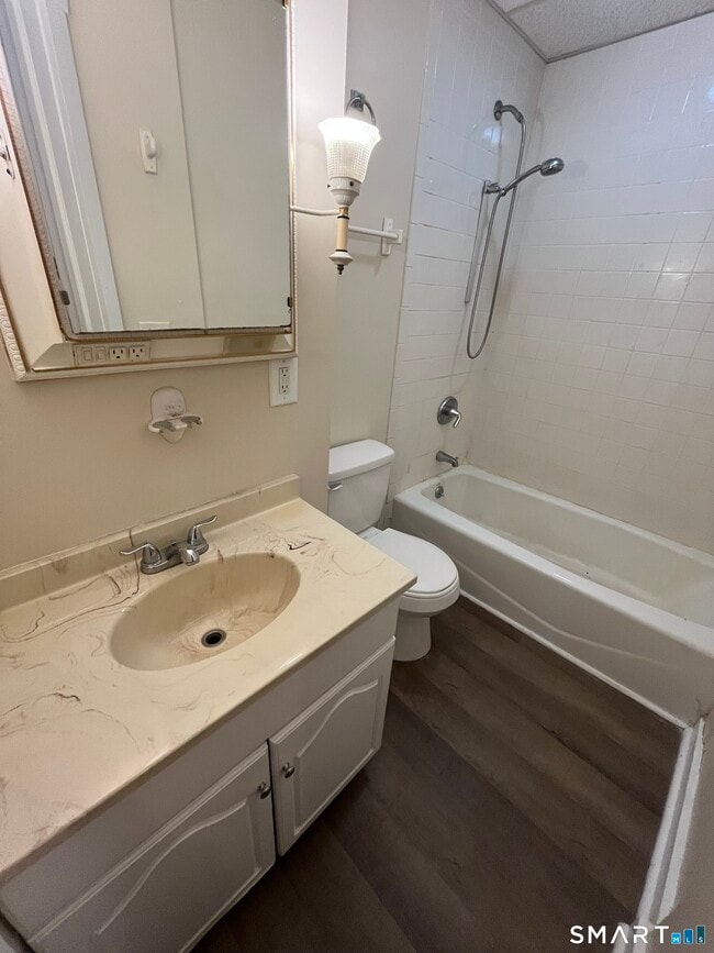 Building Photo - 33 Dewey St