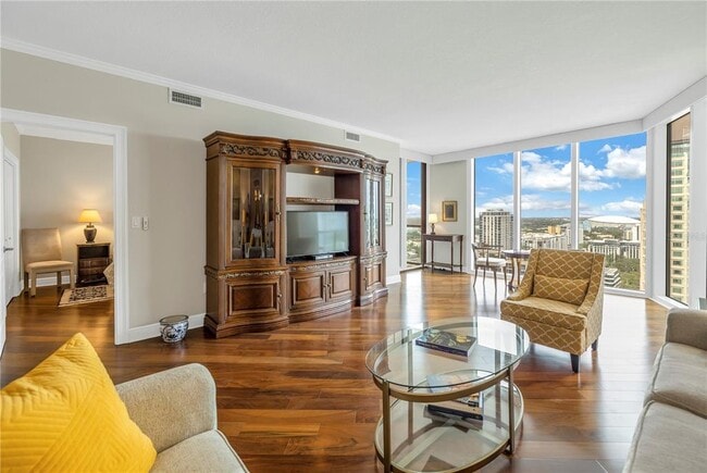 Building Photo - 1 Beach Dr SE