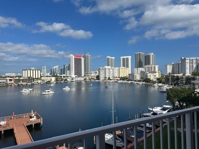 Building Photo - 400 Golden Isles Dr