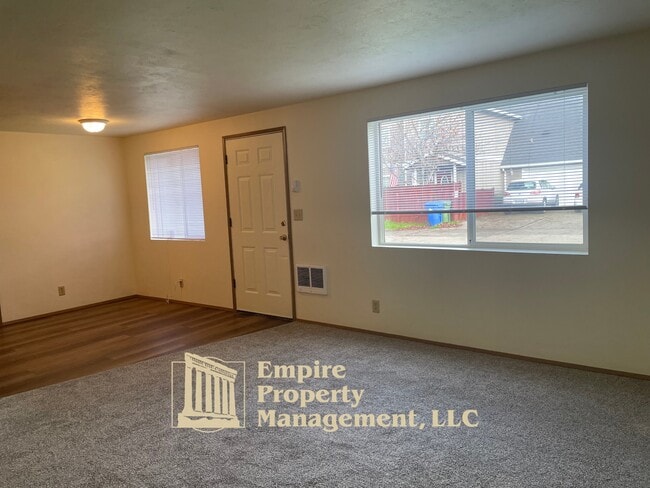 Building Photo - 3819 Dove Ln