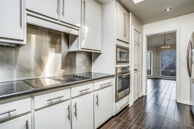 Building Photo - 9127 Valley Chapel Ln