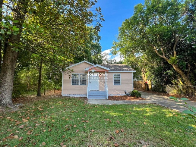 Building Photo - 2265 Klinger St