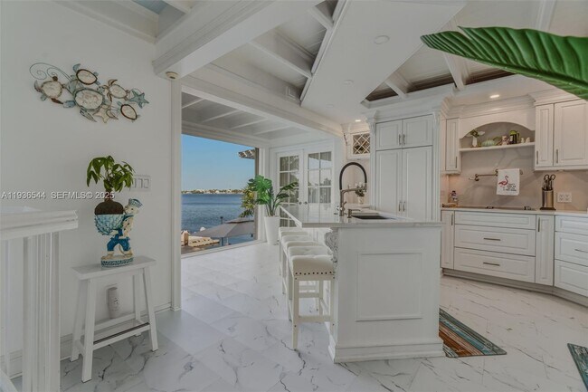 Building Photo - 16 North Dr