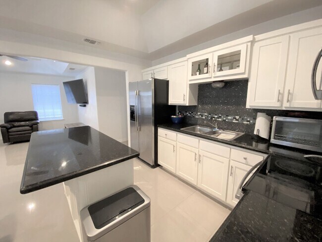 Building Photo - 3Bed/2 Bath Well kept and Upgraded! ( Mcallen TX )