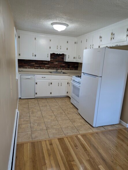 Primary Photo - 246 Salem St