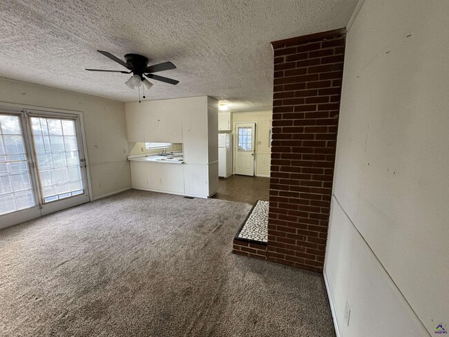 Building Photo - 501 Pinecrest Rd