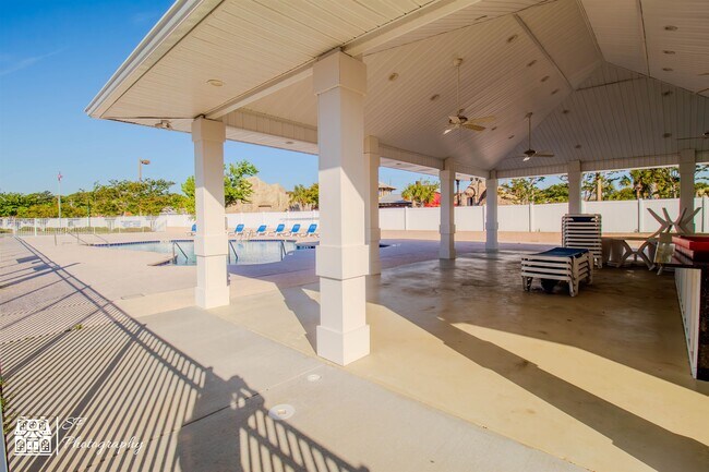 Building Photo - 605 Surfsong Way