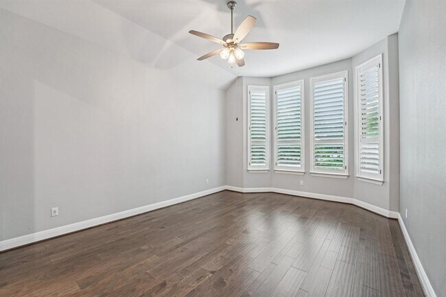 Building Photo - 197 Left Frk Dr