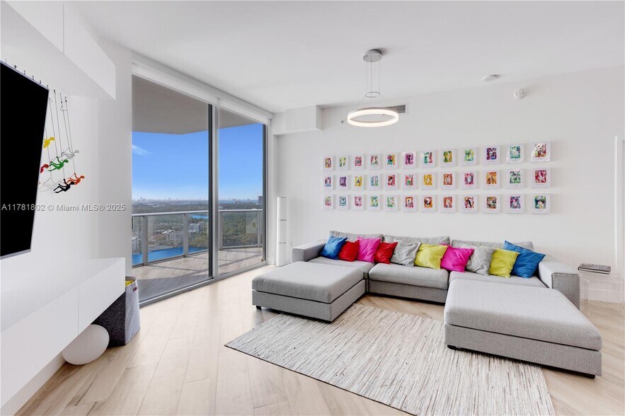Building Photo - 17111 Biscayne Blvd
