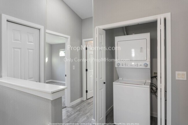 Building Photo - Updated One Bedroom in Happy Valley - Atta...