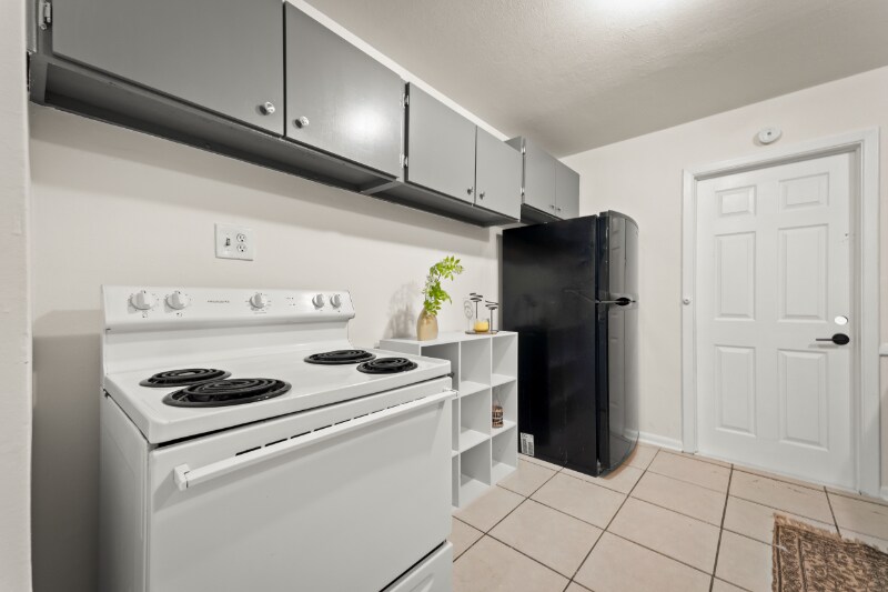 Building Photo - 6750 Snow White Dr