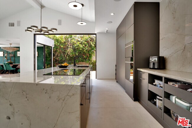 Building Photo - 1368 Beckwith Ave