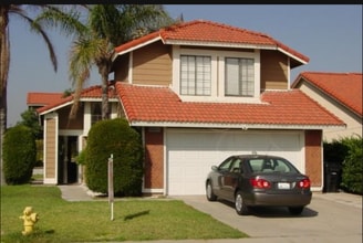 Building Photo - HARD TO FIND PREMIUM CORNER LOT — Walnut Village North!