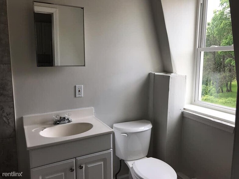 Building Photo - 227 Windsor Ave