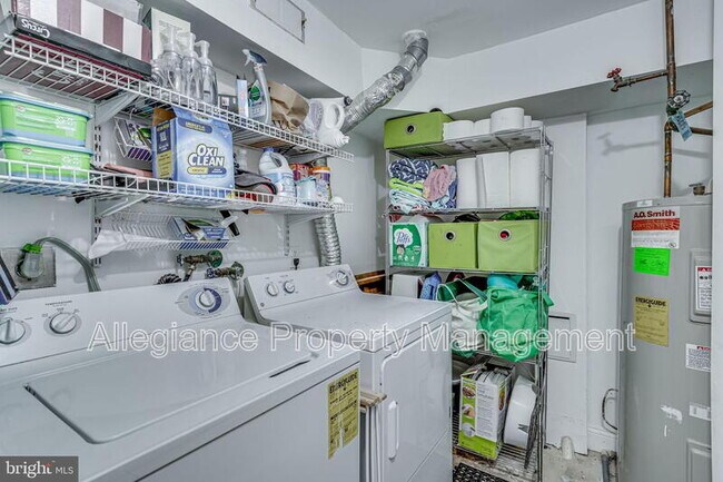 Building Photo - 912 Green St