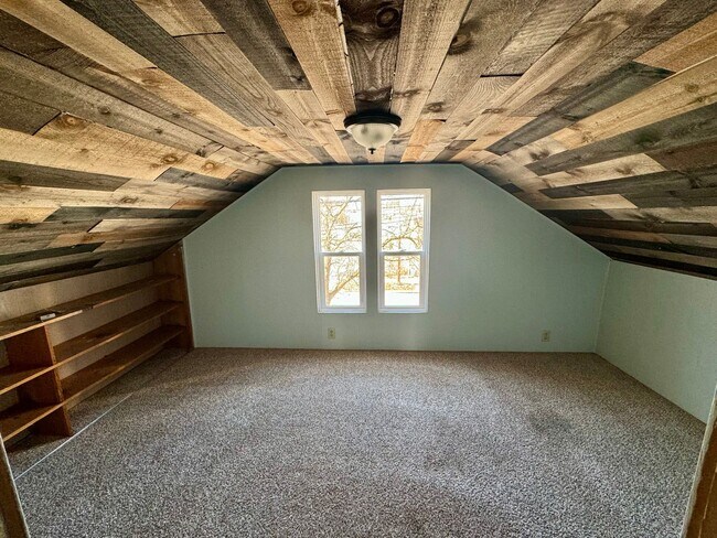 Building Photo - 4 Bedroom Single Family House