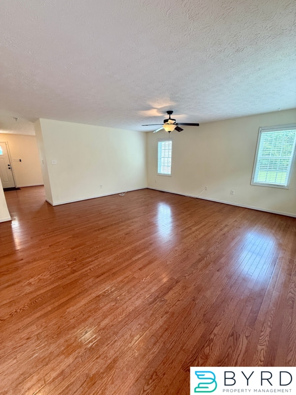 Building Photo - 1013 Sycamore Crest Dr