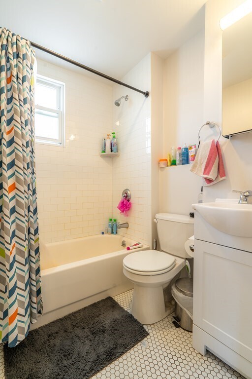 Building Photo - 745 Somerville Ave