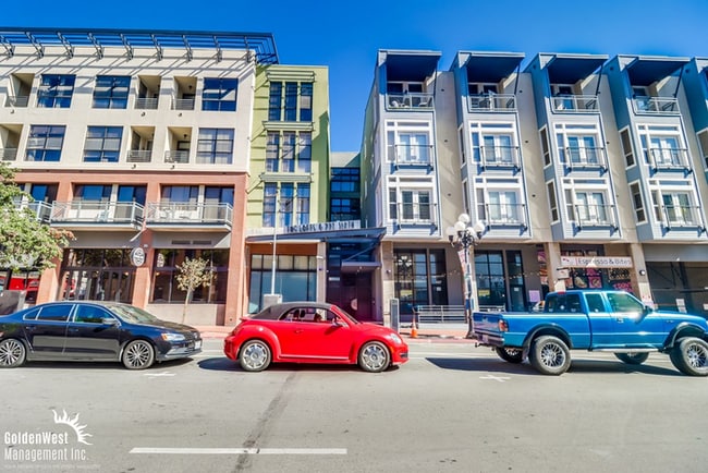 Building Photo - Updated 1Bdm 1Ba Condo with Modern Ameniti...