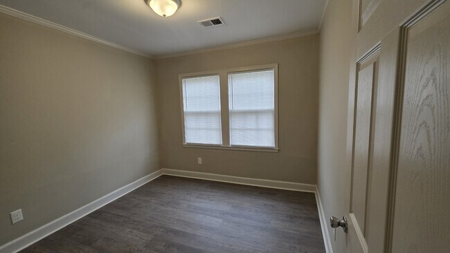 Building Photo - 3811 Vernon Ave