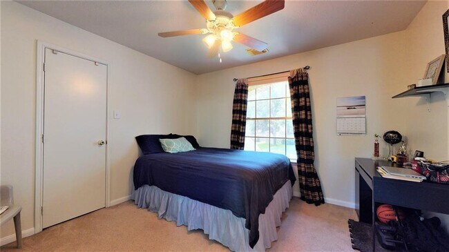 Building Photo - 11703 Pedernales Falls Ln