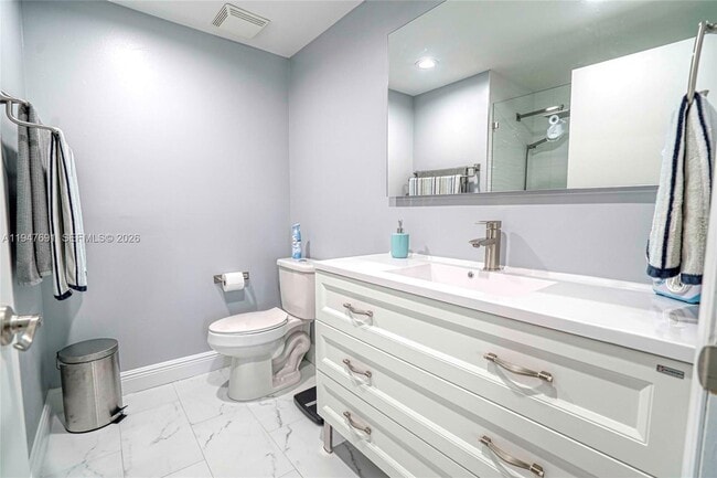 Building Photo - 1261 Presidio Dr