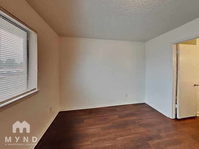 Building Photo - 2806 Wimbledon Ct