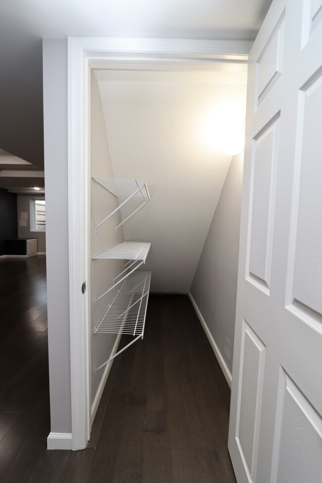 Building Photo - 2969 Columbia Dr