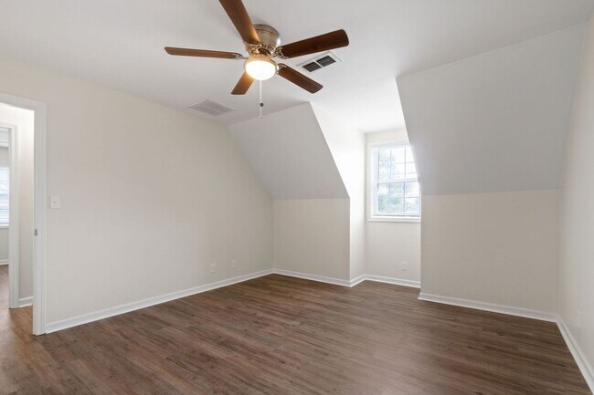 Building Photo - 685 Artic Ave