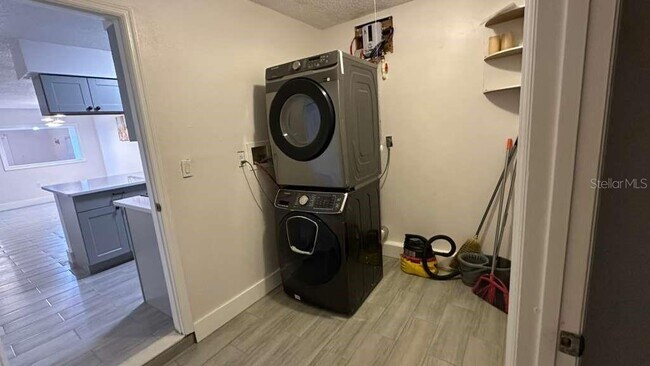 Building Photo - 6246 Oak Cluster Cir