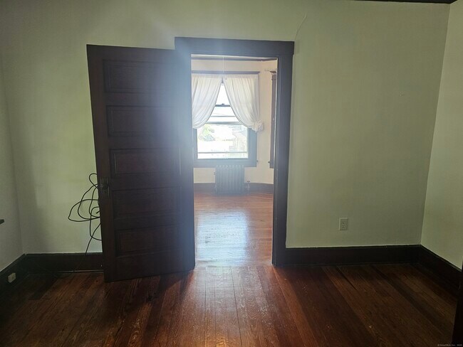 Building Photo - 32 Latham St
