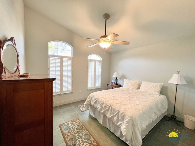 Building Photo - Custom home in the heart of Fort Walton Be...