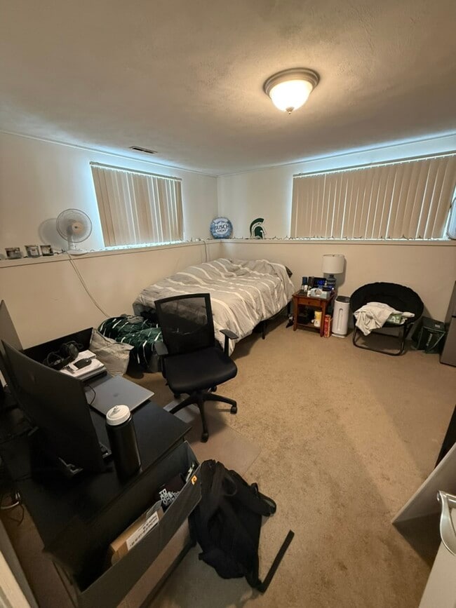 Building Photo - 805 Hicks Dr