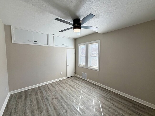 Building Photo - 823 S 3rd Ave