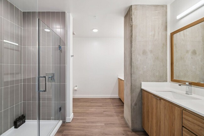 Building Photo - 222 E Jefferson St