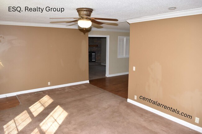 Building Photo - 16801 Cornfield Dr