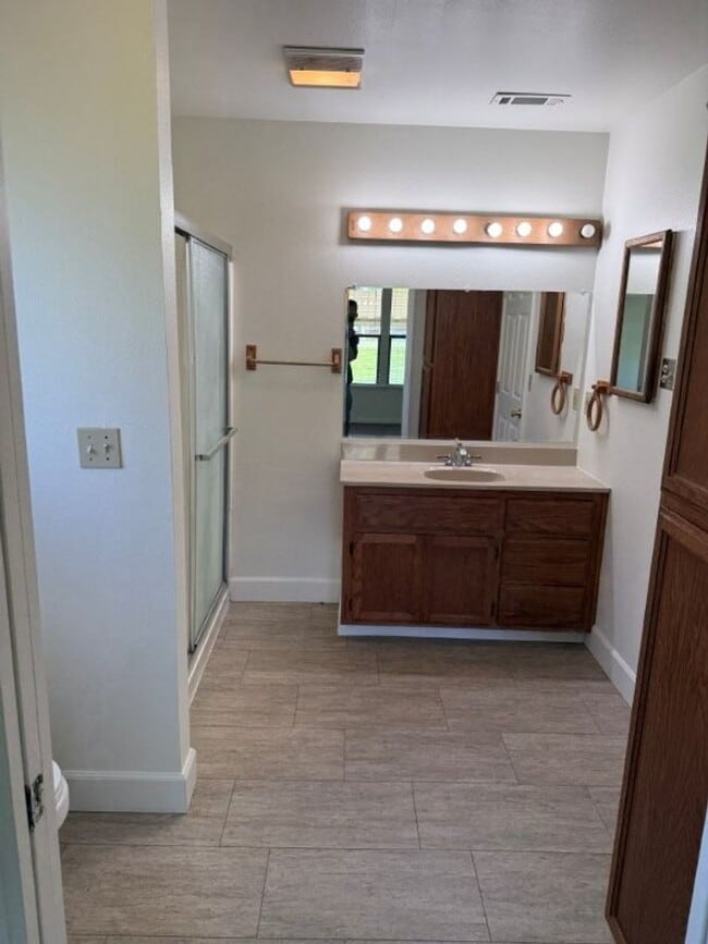 Building Photo - Unique 2 Bedroom Country Property Vacaville *Star Rentals