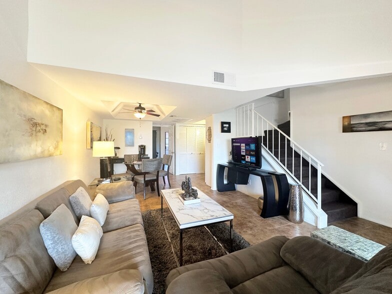 Building Photo - 1211 N Miller Rd