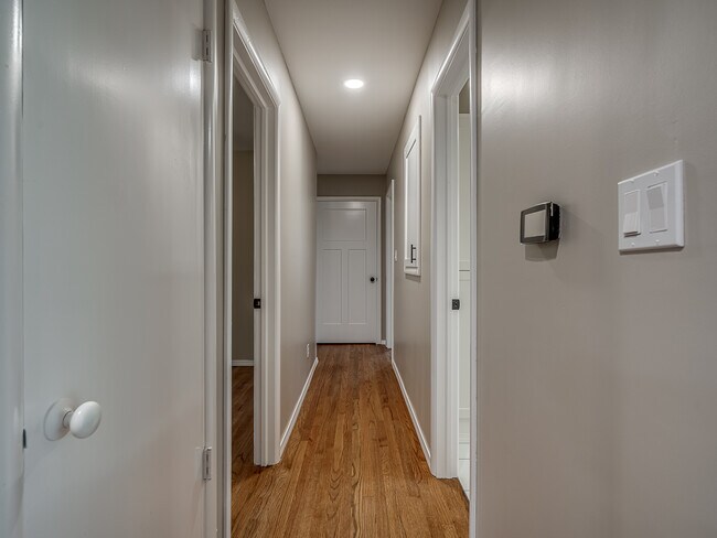 Building Photo - 4729 Baylor Dr