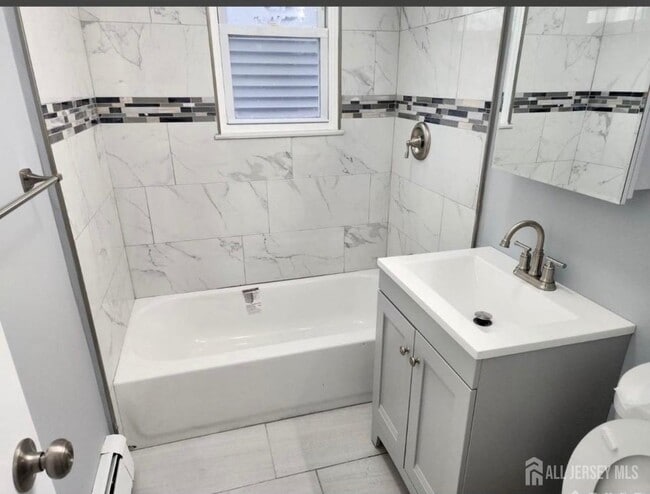 Building Photo - 723 Parker St