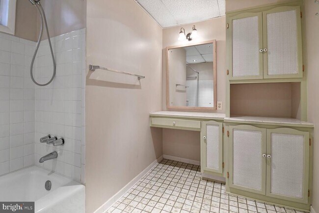 Building Photo - 8217 Lochinver Ln